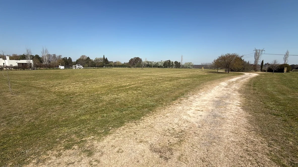 LOTE EN "CHACRAS DE LA CRUZ", foto 2