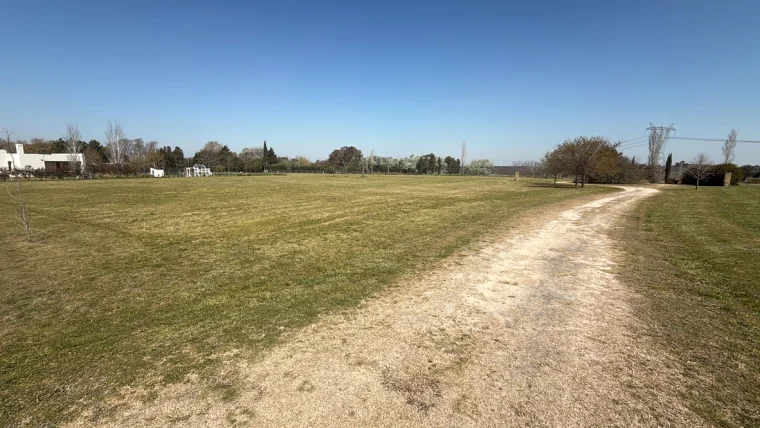 LOTE EN "CHACRAS DE LA CRUZ", foto 2